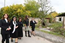 President Ilham Aliyev and First Lady Mehriban Aliyeva meet with members of Zangilan general public (PHOTO)