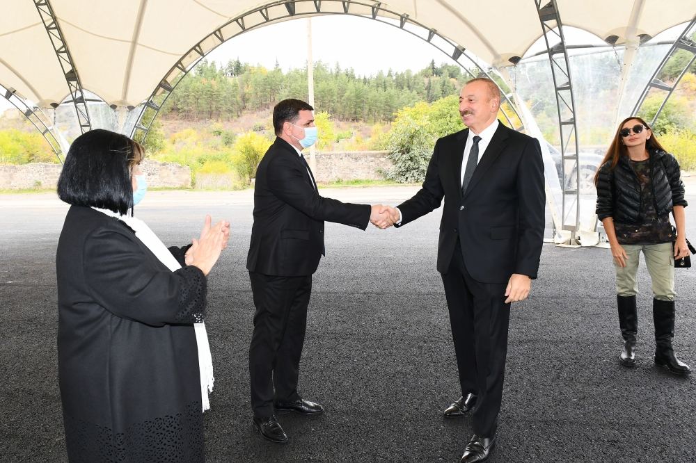 President Ilham Aliyev and First Lady Mehriban Aliyeva meet with members of Zangilan general public (PHOTO)
