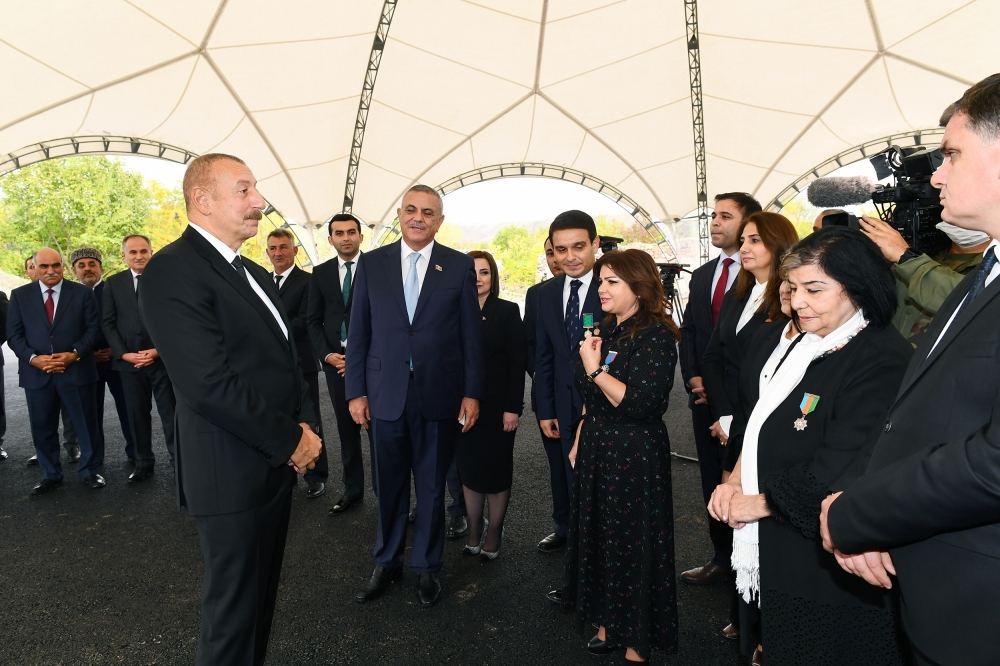 President Ilham Aliyev and First Lady Mehriban Aliyeva meet with members of Zangilan general public (PHOTO)