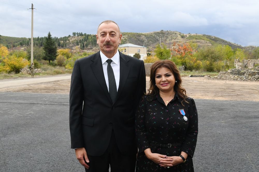 President Ilham Aliyev and First Lady Mehriban Aliyeva meet with members of Zangilan general public (PHOTO)