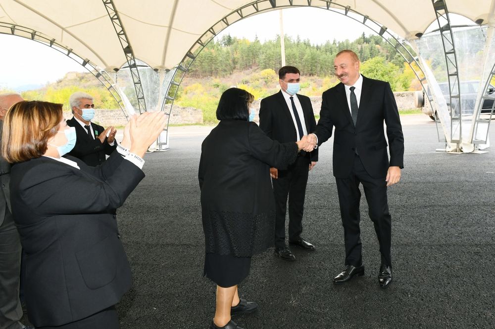 President Ilham Aliyev and First Lady Mehriban Aliyeva meet with members of Zangilan general public (PHOTO)