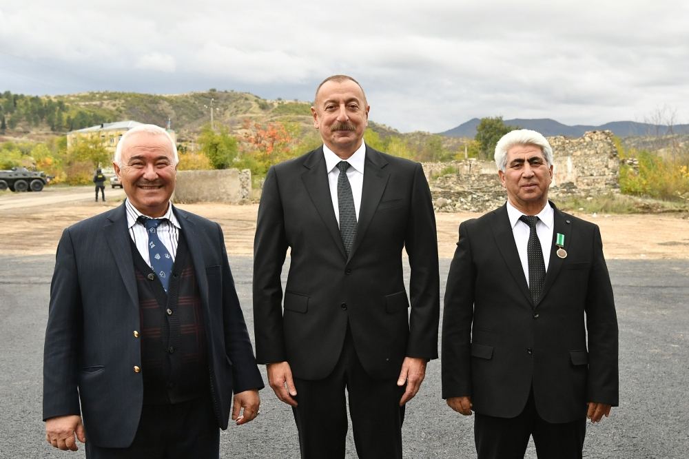 President Ilham Aliyev and First Lady Mehriban Aliyeva meet with members of Zangilan general public (PHOTO)
