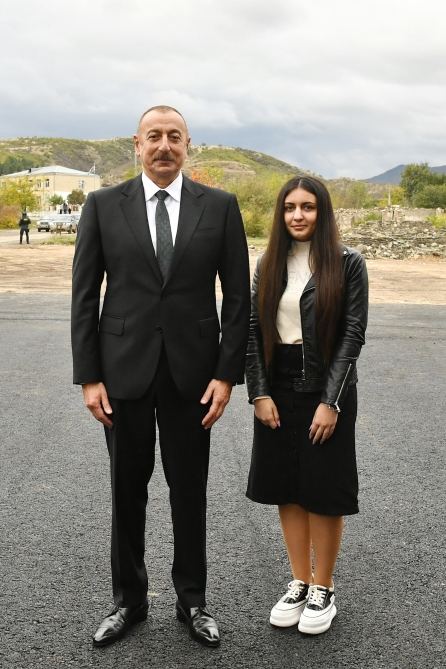 President Ilham Aliyev and First Lady Mehriban Aliyeva meet with members of Zangilan general public (PHOTO)