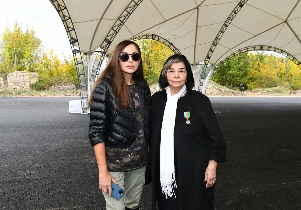 President Ilham Aliyev and First Lady Mehriban Aliyeva meet with members of Zangilan general public (PHOTO)