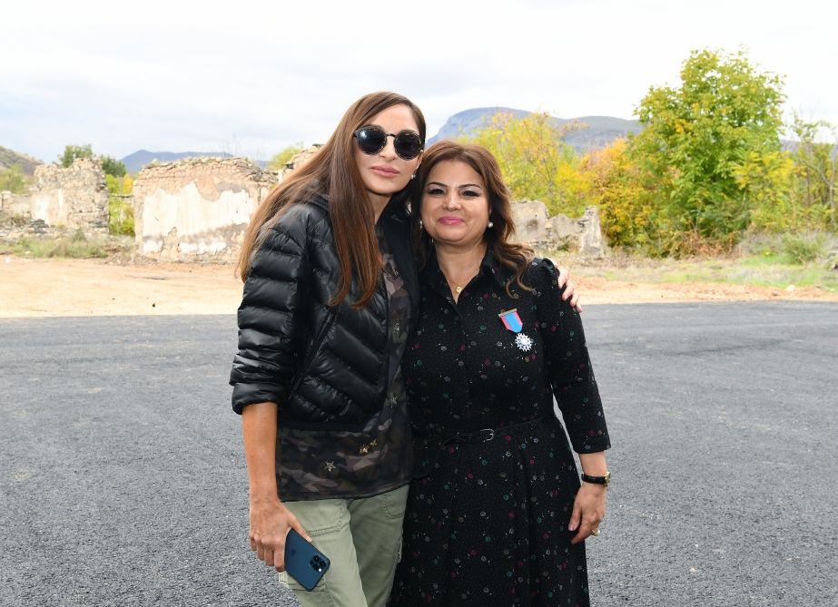 President Ilham Aliyev and First Lady Mehriban Aliyeva meet with members of Zangilan general public (PHOTO)