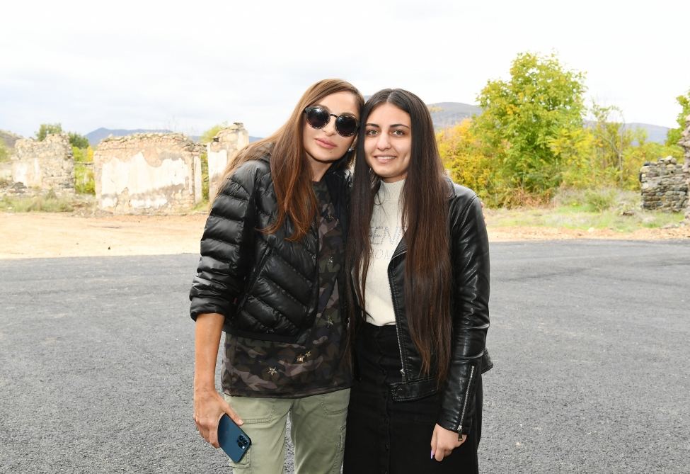 President Ilham Aliyev and First Lady Mehriban Aliyeva meet with members of Zangilan general public (PHOTO)