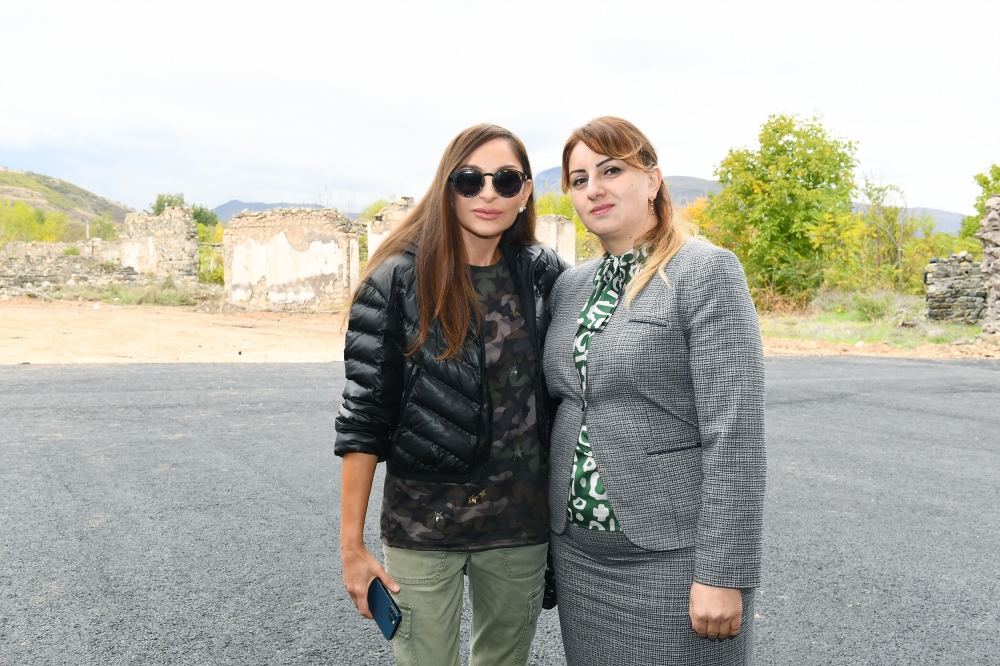 President Ilham Aliyev and First Lady Mehriban Aliyeva meet with members of Zangilan general public (PHOTO)