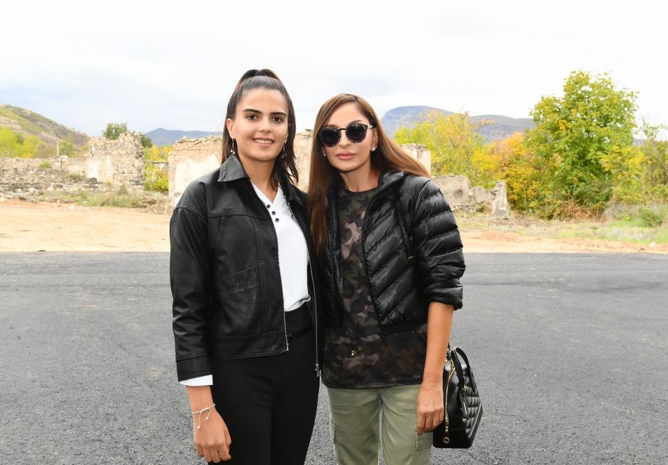 President Ilham Aliyev and First Lady Mehriban Aliyeva meet with members of Zangilan general public (PHOTO)