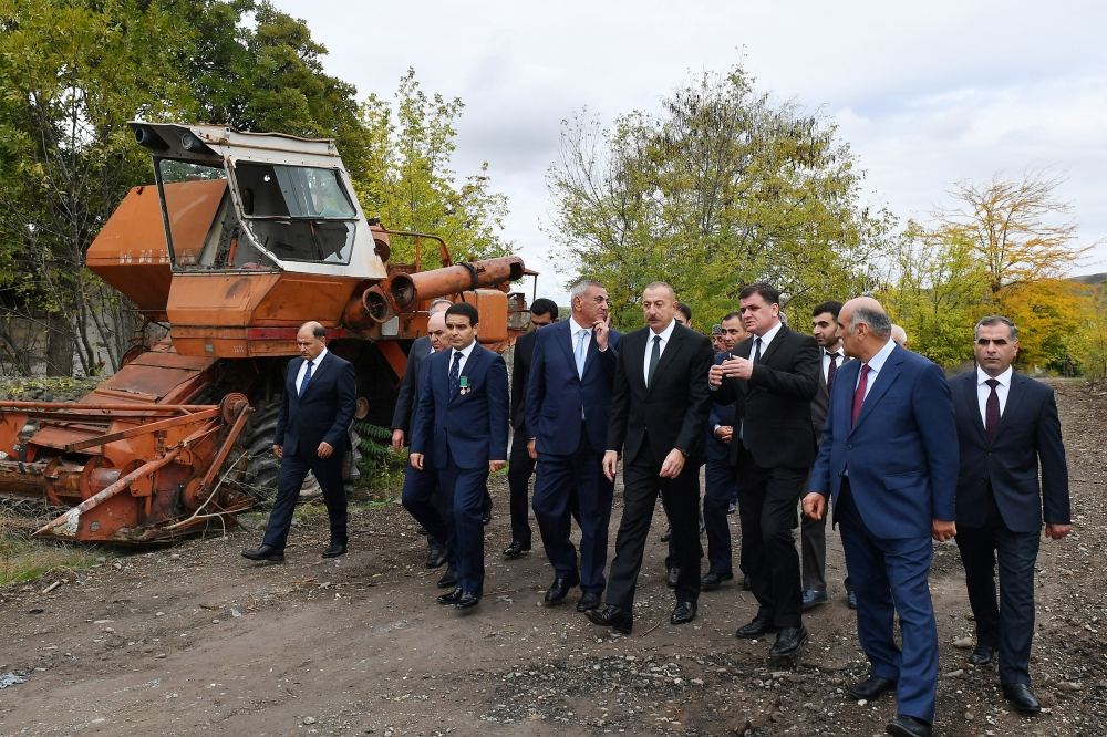 President Ilham Aliyev and First Lady Mehriban Aliyeva meet with members of Zangilan general public (PHOTO)