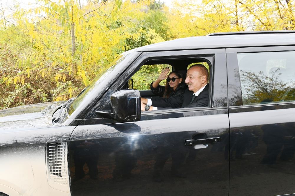 President Ilham Aliyev and First Lady Mehriban Aliyeva meet with members of Zangilan general public (PHOTO)
