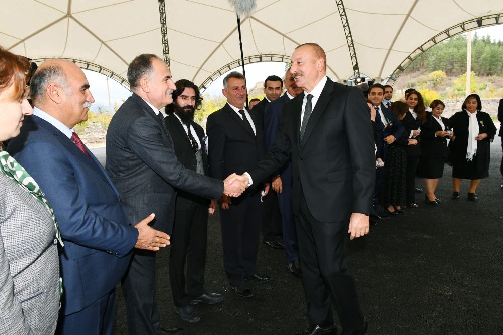 President Ilham Aliyev and First Lady Mehriban Aliyeva meet with members of Zangilan general public (PHOTO)