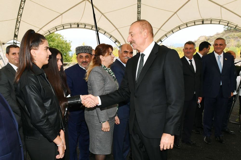 President Ilham Aliyev and First Lady Mehriban Aliyeva meet with members of Zangilan general public (PHOTO)