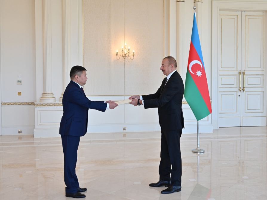 President Ilham Aliyev receives newly appointed ambassador of Kyrgyz Republic (PHOTO/VIDEO)