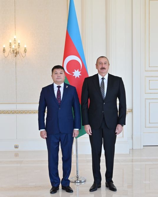 President Ilham Aliyev receives newly appointed ambassador of Kyrgyz Republic (PHOTO/VIDEO)