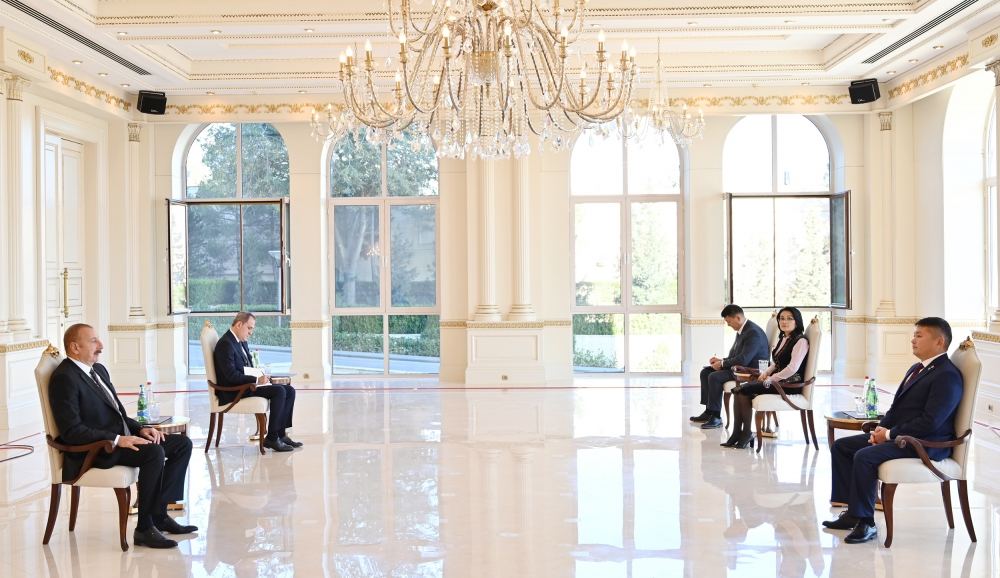 President Ilham Aliyev receives newly appointed ambassador of Kyrgyz Republic (PHOTO/VIDEO)