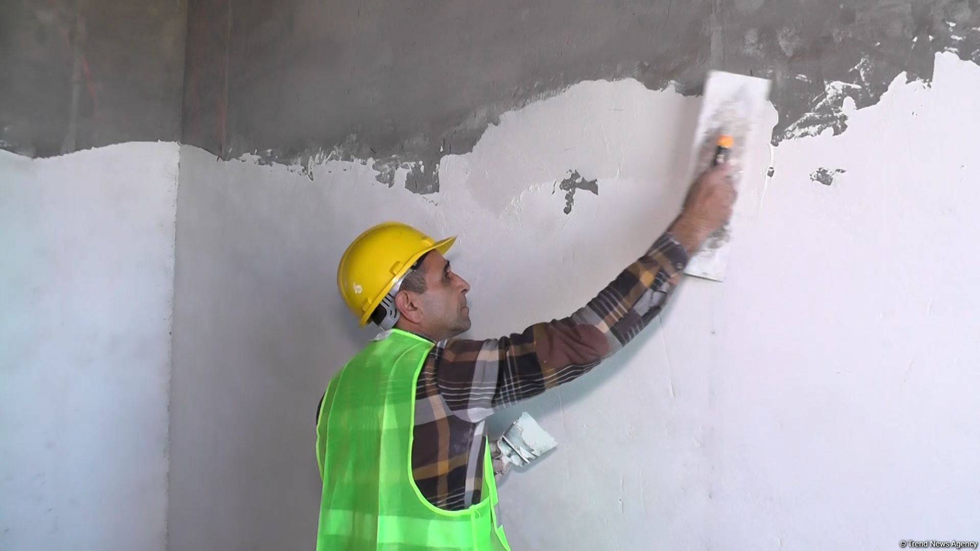 Azerbaijan talks ongoing work to restore houses damaged from Armenian shelling during Second Karabakh War - Trend TV (PHOTO)