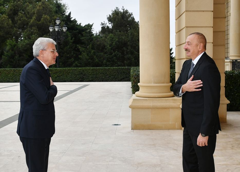 President Ilham Aliyev meets with member of Presidium of Bosnia and Herzegovina (PHOTO/VIDEO)