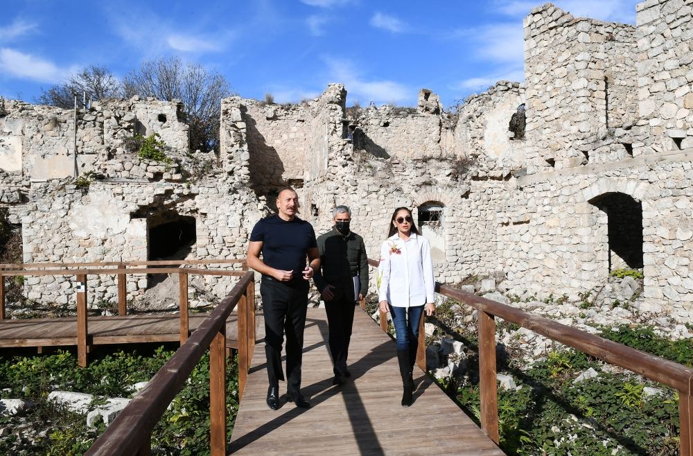 President Ilham Aliyev, First Lady review Heydar Aliyev Foundation’s restoration work in Ashaghi Govhar Agha Mosque in Azerbaijan's Shusha (PHOTO/VIDEO)