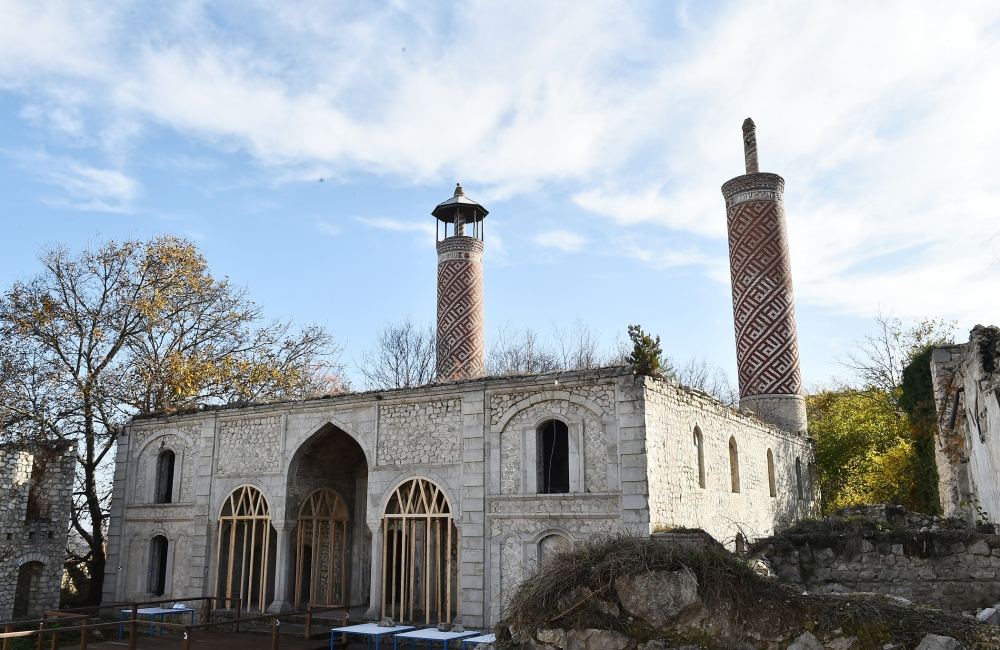 President Ilham Aliyev, First Lady review Heydar Aliyev Foundation’s restoration work in Ashaghi Govhar Agha Mosque in Azerbaijan's Shusha (PHOTO/VIDEO)