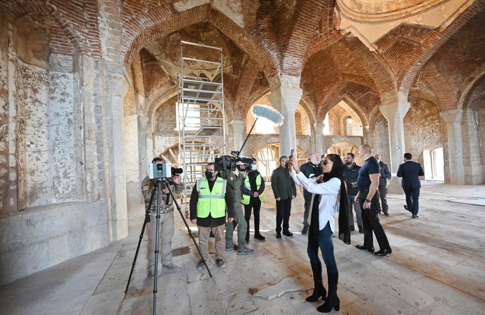 President Ilham Aliyev, First Lady review Heydar Aliyev Foundation’s restoration work in Ashaghi Govhar Agha Mosque in Azerbaijan's Shusha (PHOTO/VIDEO)