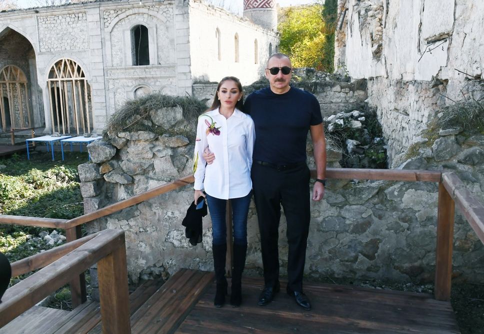 President Ilham Aliyev, First Lady review Heydar Aliyev Foundation’s restoration work in Ashaghi Govhar Agha Mosque in Azerbaijan's Shusha (PHOTO/VIDEO)
