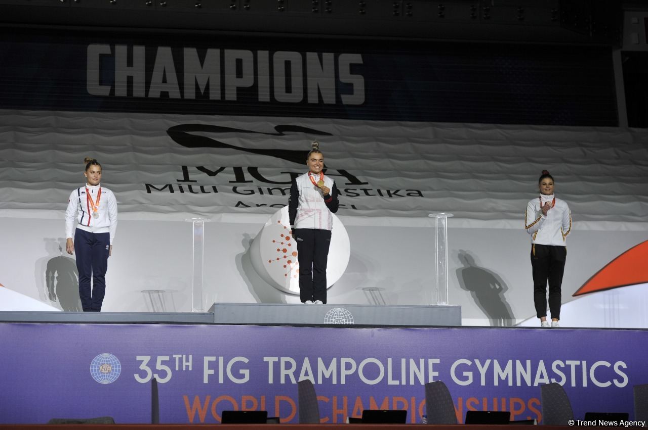 Baku holds award ceremony of winners on trampoline gymnastics and double mini-trampline (PHOTO)