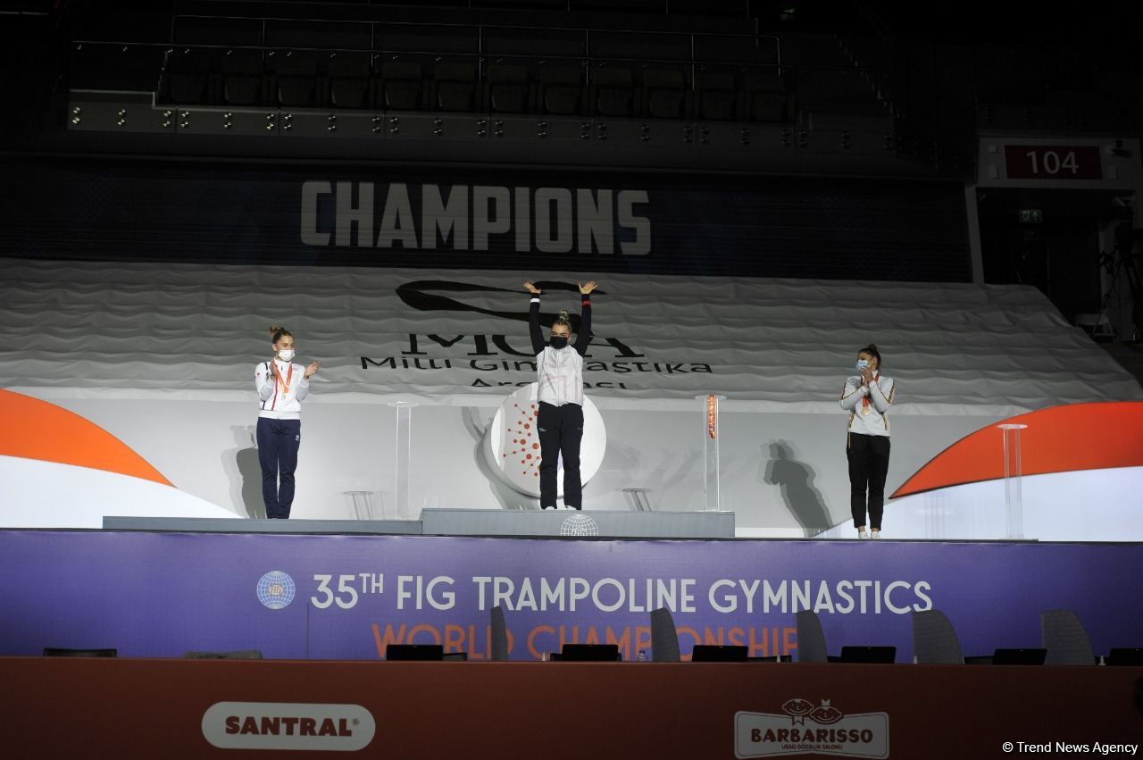 Baku holds award ceremony of winners on trampoline gymnastics and double mini-trampline (PHOTO)