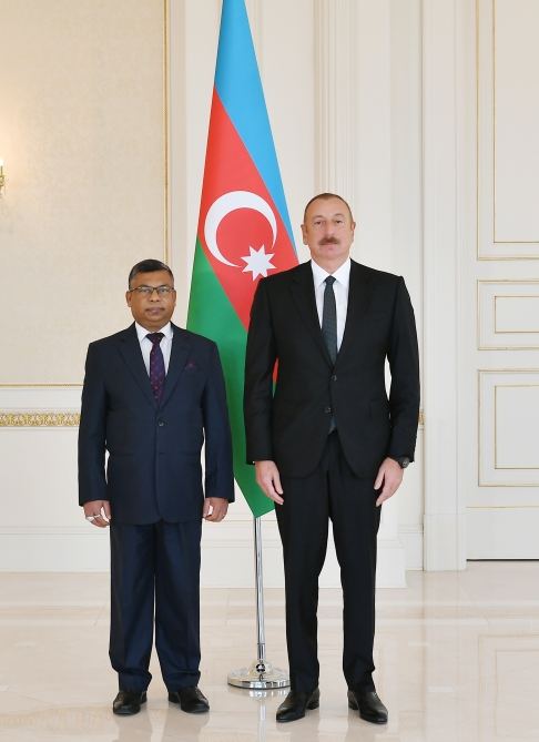 President Ilham Aliyev receives credentials of incoming Bangladeshi ambassador (PHOTO/VIDEO)