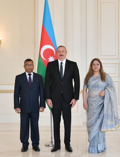 President Ilham Aliyev receives credentials of incoming Bangladeshi ambassador (PHOTO/VIDEO)