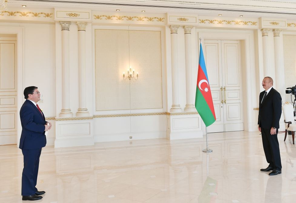 President Ilham Aliyev receives credentials of incoming Chilean ambassador (PHOTO/VIDEO)