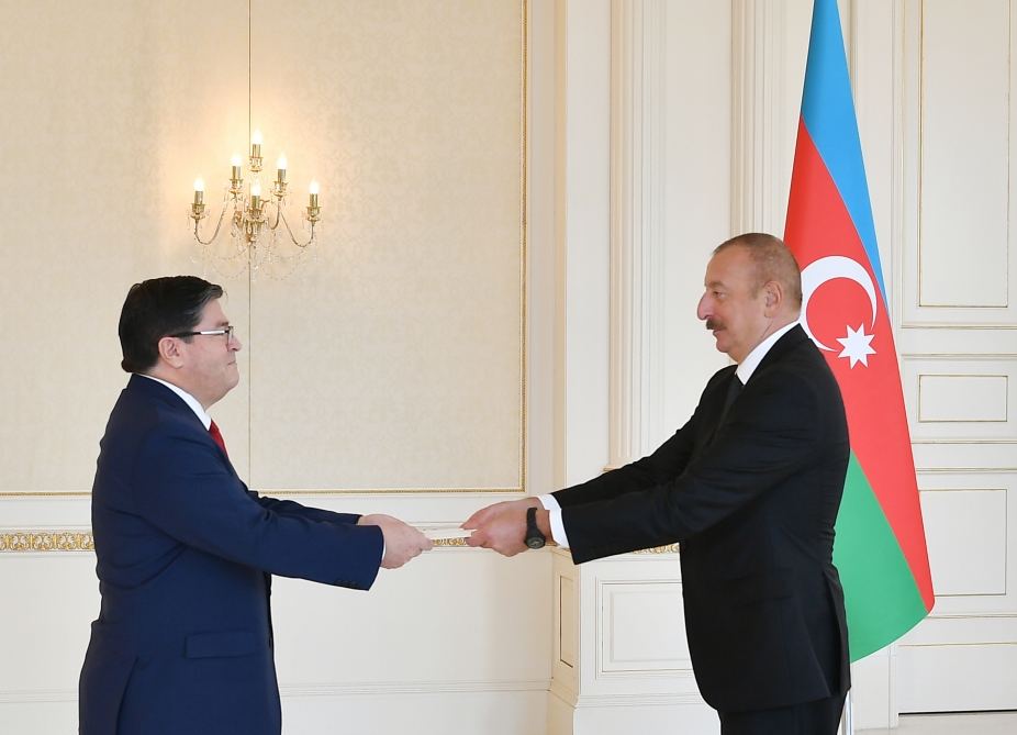 President Ilham Aliyev receives credentials of incoming Chilean ambassador (PHOTO/VIDEO)