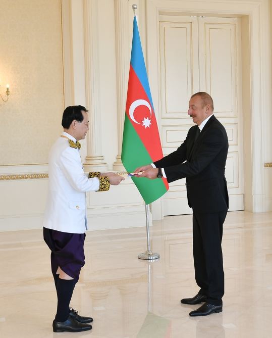 President Ilham Aliyev receives credentials of incoming Cambodian ambassador (PHOTO/VIDEO)