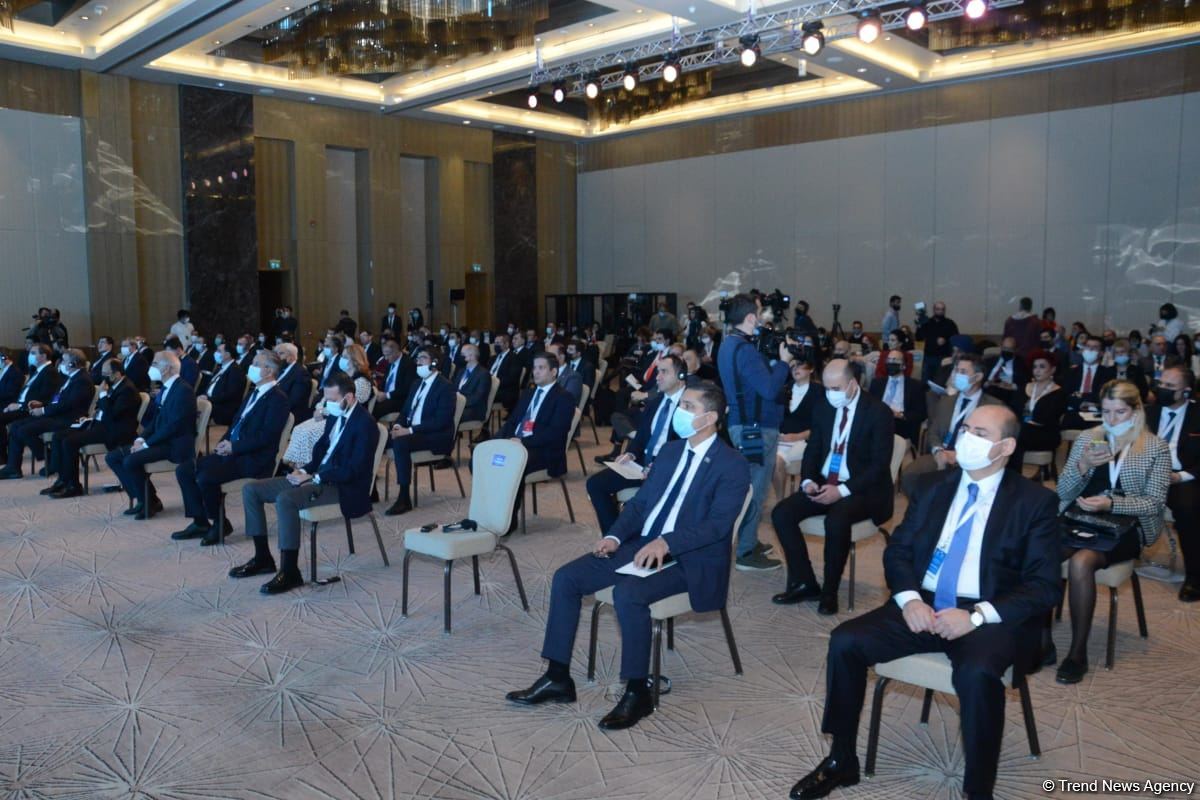 Baku holds int’l forum titled ‘Nizami Ganjavi: Bridge between Cultures’ (PHOTO)