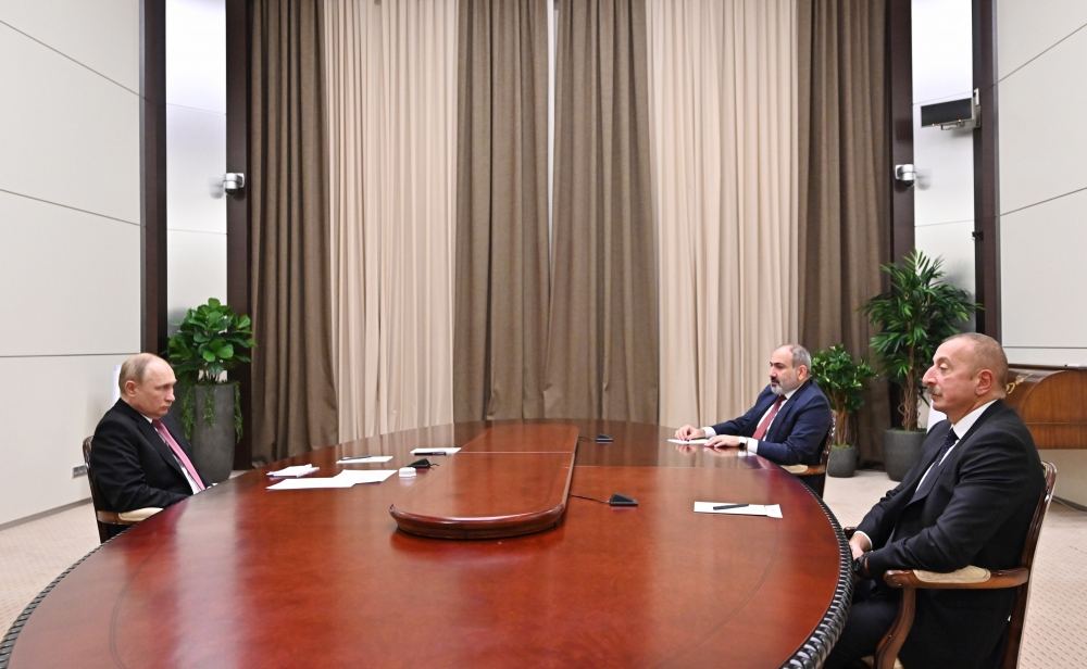 Trilateral meeting between Azerbaijani, Russian presidents, Armenian PM held in Sochi (PHOTO/VIDEO)