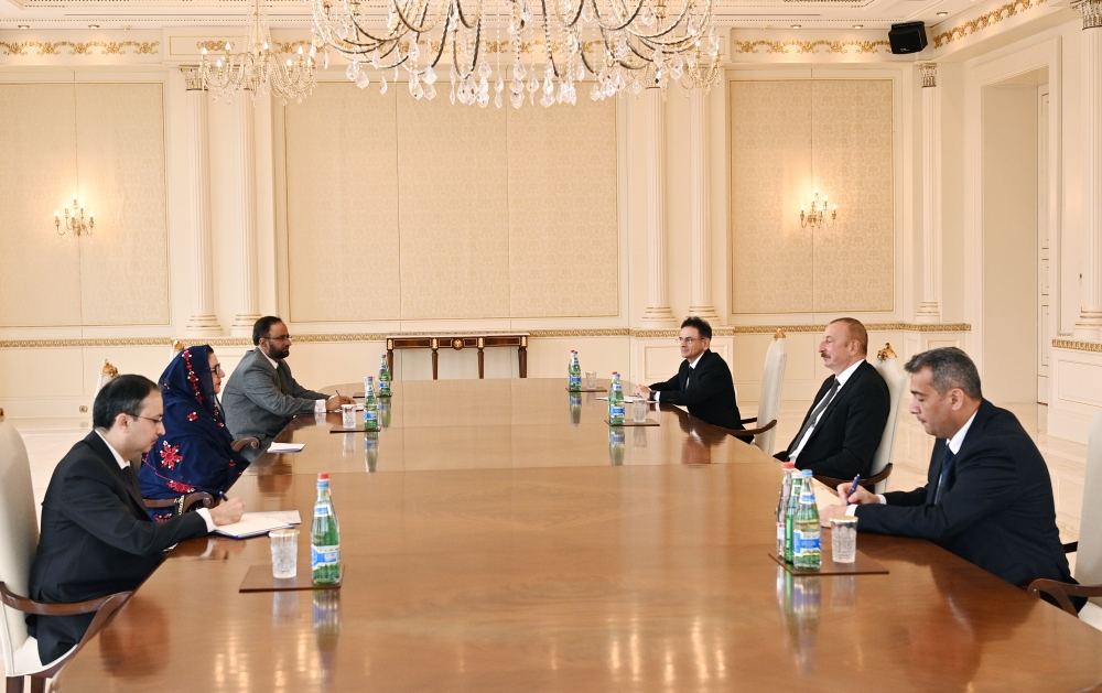 President Ilham Aliyev receives Pakistani Defense Production Minister (VIDEO)