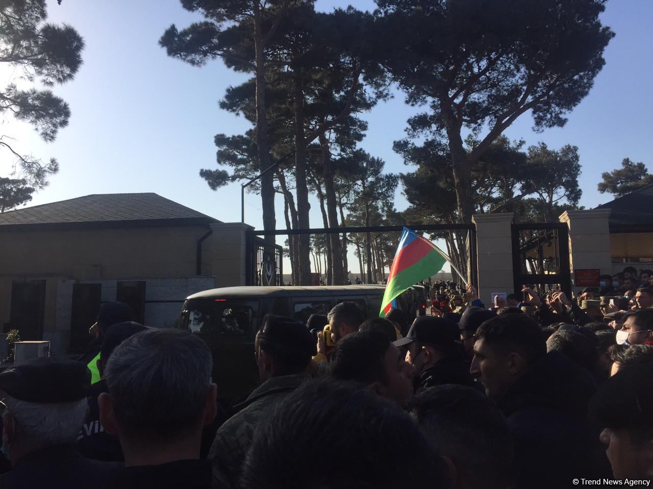 Burial ceremony of Azerbaijani helicopter crash victims held in second Alley of Martyrs (PHOTO/VIDEO)