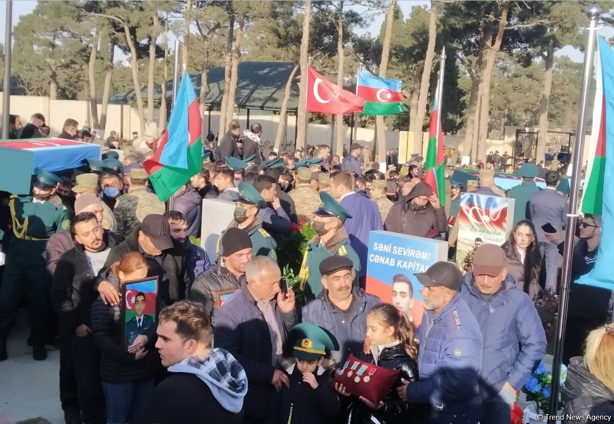 Burial ceremony of Azerbaijani helicopter crash victims held in second Alley of Martyrs (PHOTO/VIDEO)
