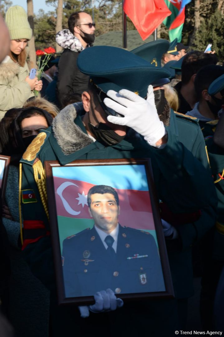Burial ceremony of Azerbaijani helicopter crash victims held in second Alley of Martyrs (PHOTO/VIDEO)