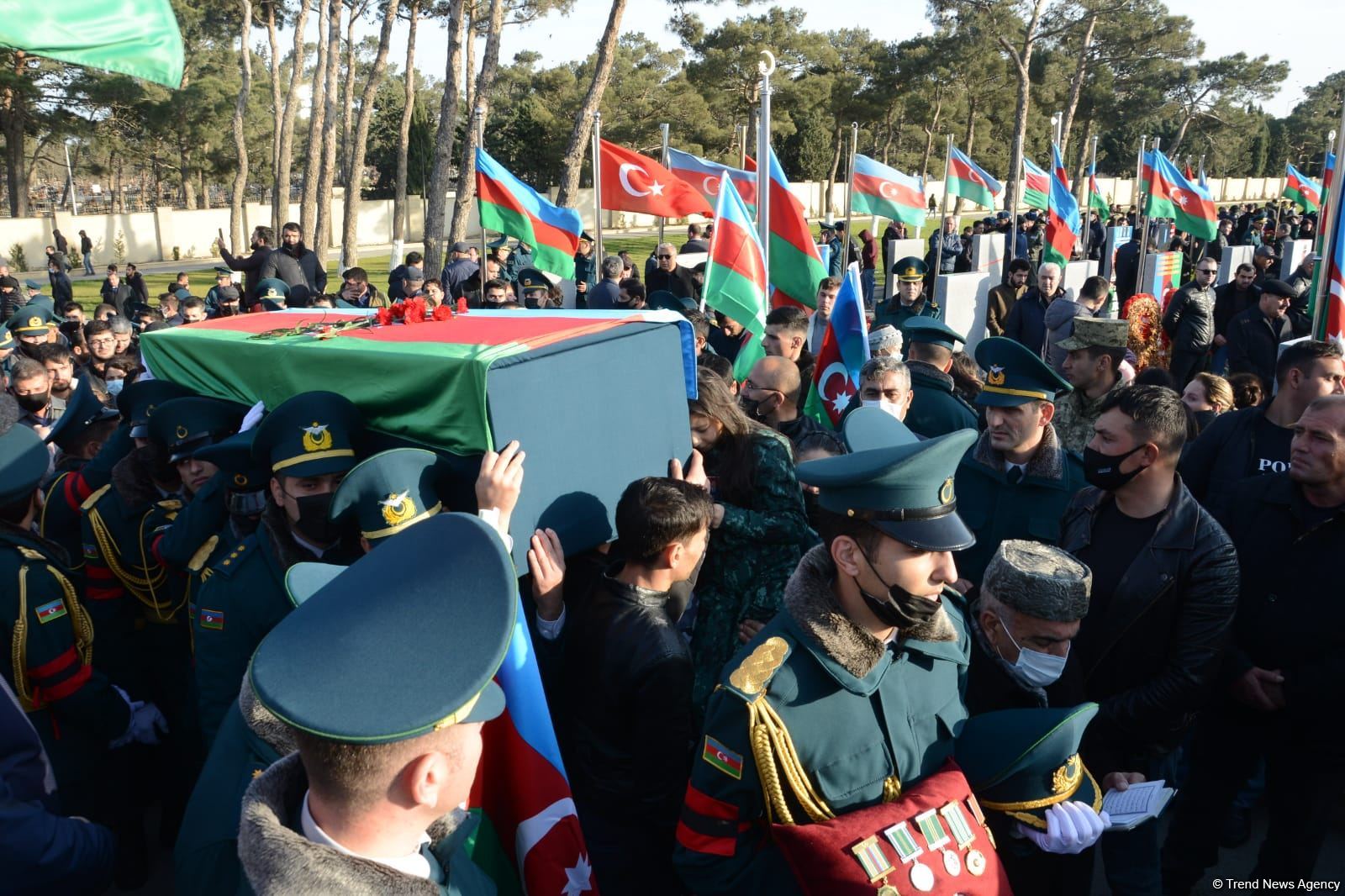 Burial ceremony of Azerbaijani helicopter crash victims held in second Alley of Martyrs (PHOTO/VIDEO)