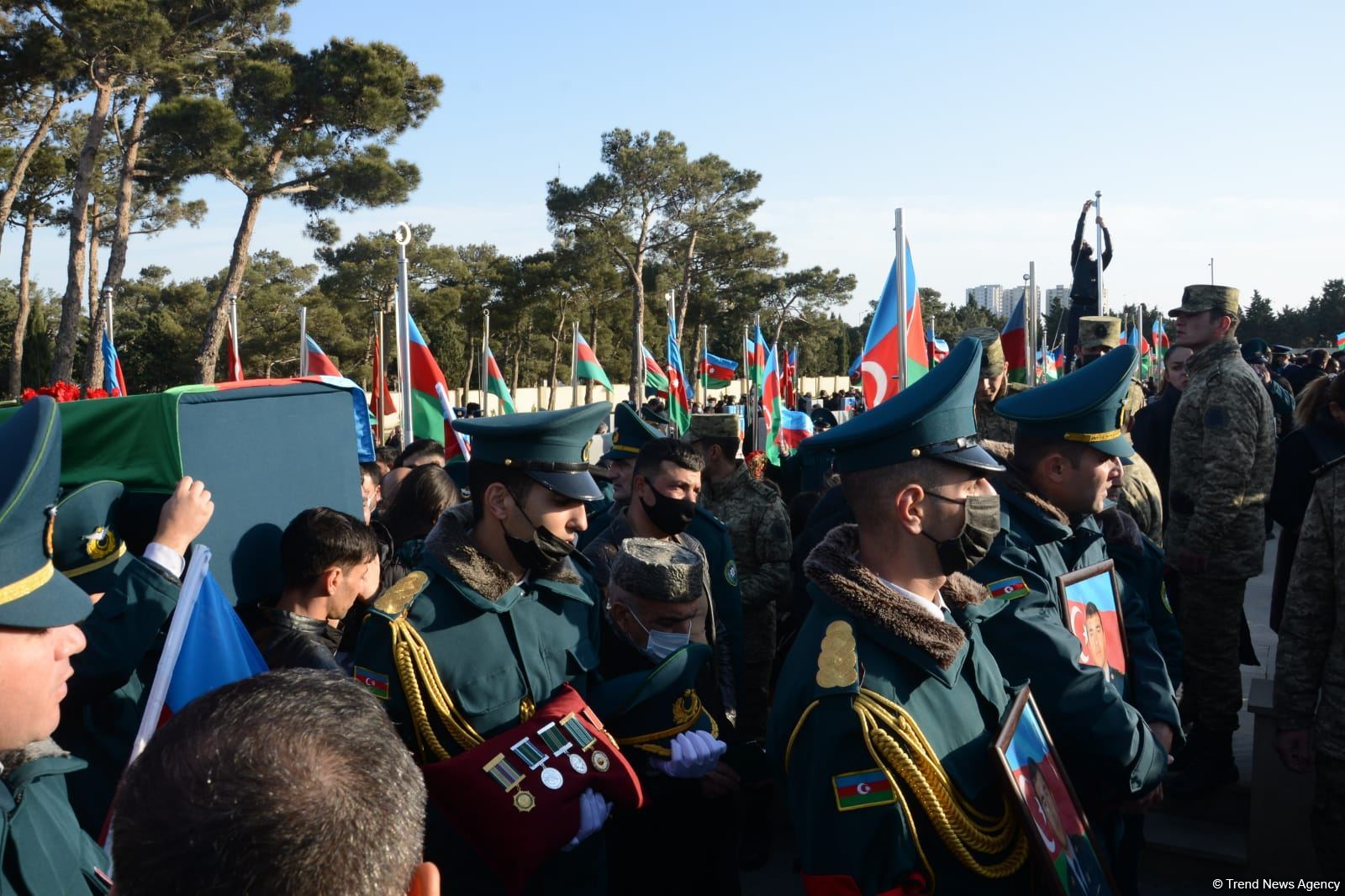 Burial ceremony of Azerbaijani helicopter crash victims held in second Alley of Martyrs (PHOTO/VIDEO)