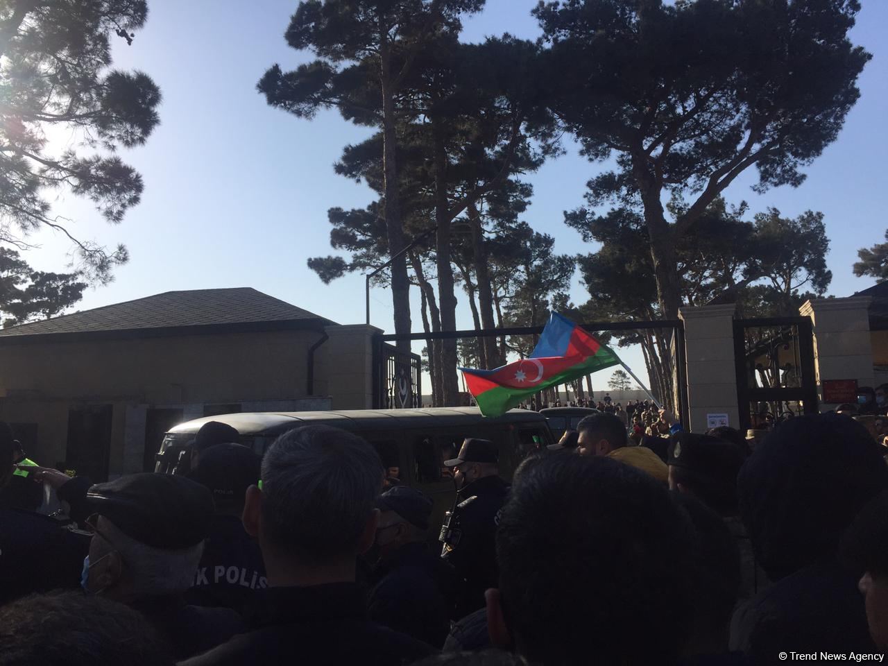 Burial ceremony of Azerbaijani helicopter crash victims held in second Alley of Martyrs (PHOTO/VIDEO)
