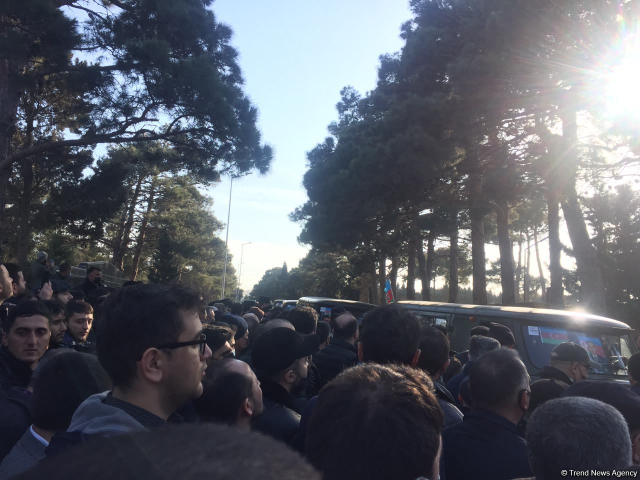 Burial ceremony of Azerbaijani helicopter crash victims held in second Alley of Martyrs (PHOTO/VIDEO)