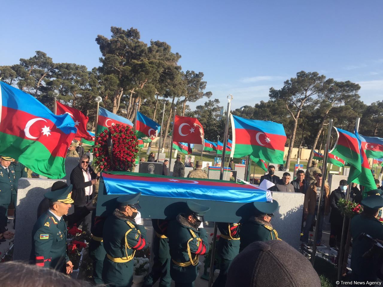 Burial ceremony of Azerbaijani helicopter crash victims held in second Alley of Martyrs (PHOTO/VIDEO)