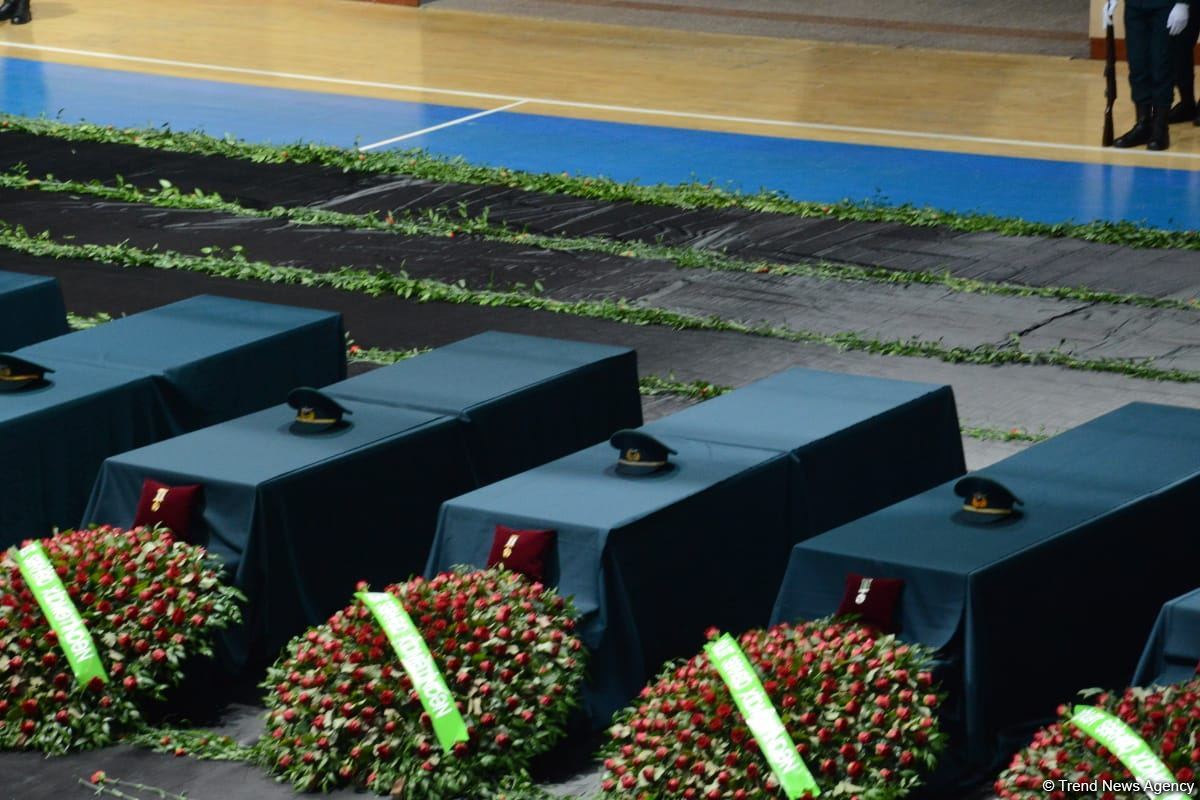Azerbaijan holds farewell ceremony for servicemen who died in military helicopter crash (PHOTO/VIDEO)
