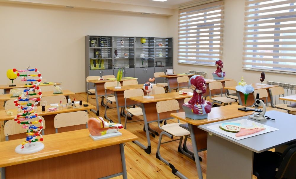 President Ilham Aliyev, First Lady Mehriban Aliyeva view conditions created at secondary school № 1 in Guba (PHOTO/VIDEO)
