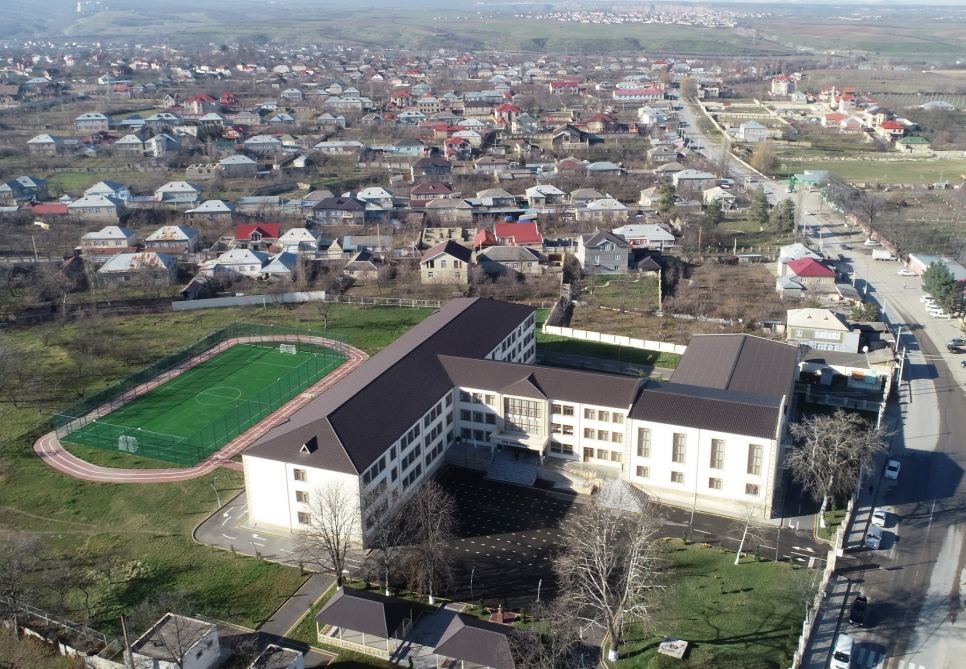 President Ilham Aliyev, First Lady Mehriban Aliyeva view conditions created at secondary school № 1 in Guba (PHOTO/VIDEO)