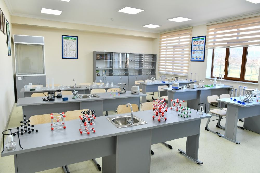 President Ilham Aliyev, First Lady Mehriban Aliyeva view conditions created at secondary school № 1 in Guba (PHOTO/VIDEO)