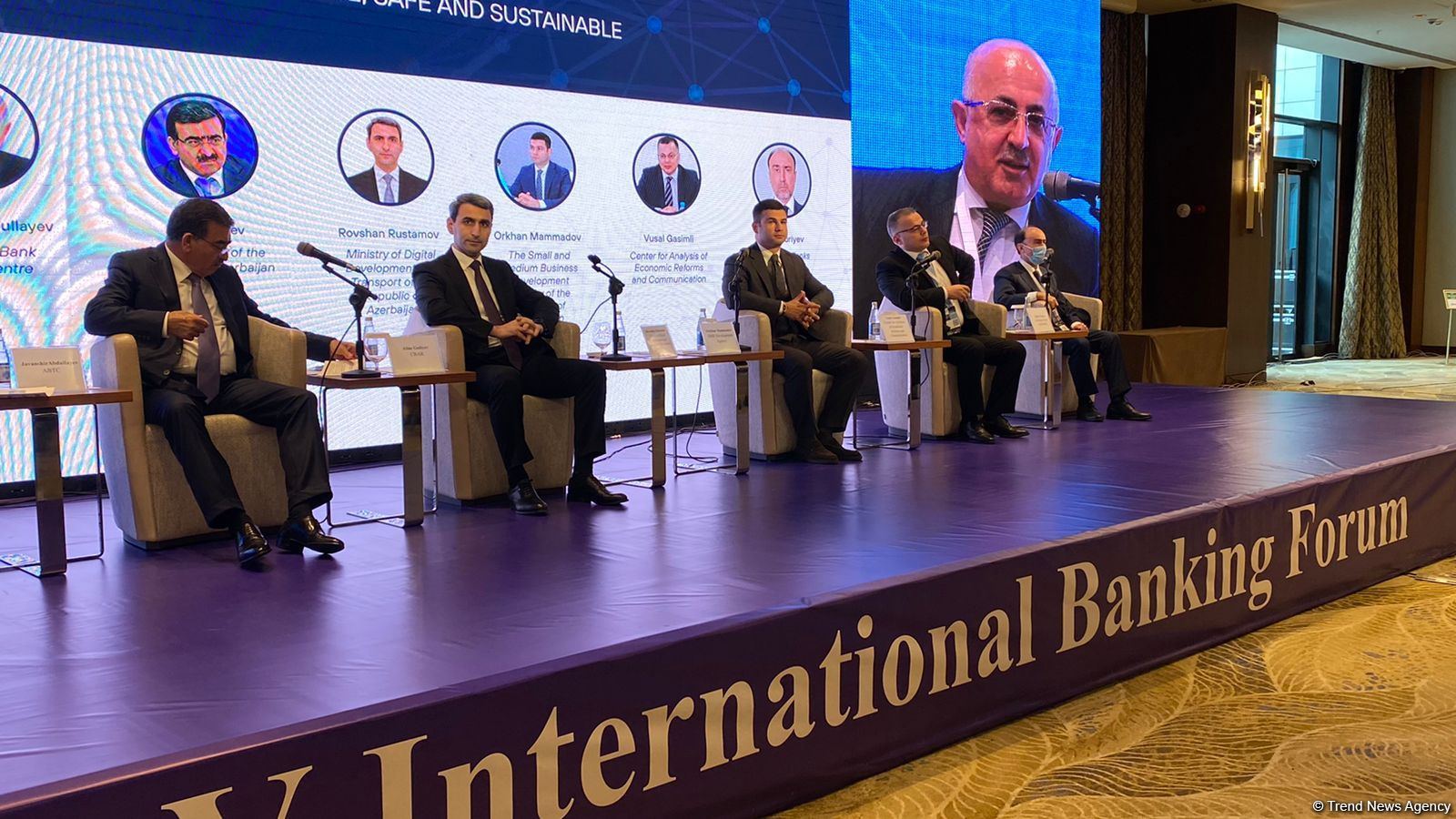 Azerbaijan’s Central Bank talks increase in non-cash payments (PHOTO)