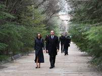 President Ilham Aliyev, First Lady Mehriban Aliyeva and their family members visit grave of national leader Heydar Aliyev (PHOTO/VIDEO)