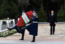 President Ilham Aliyev, First Lady Mehriban Aliyeva and their family members visit grave of national leader Heydar Aliyev (PHOTO/VIDEO)